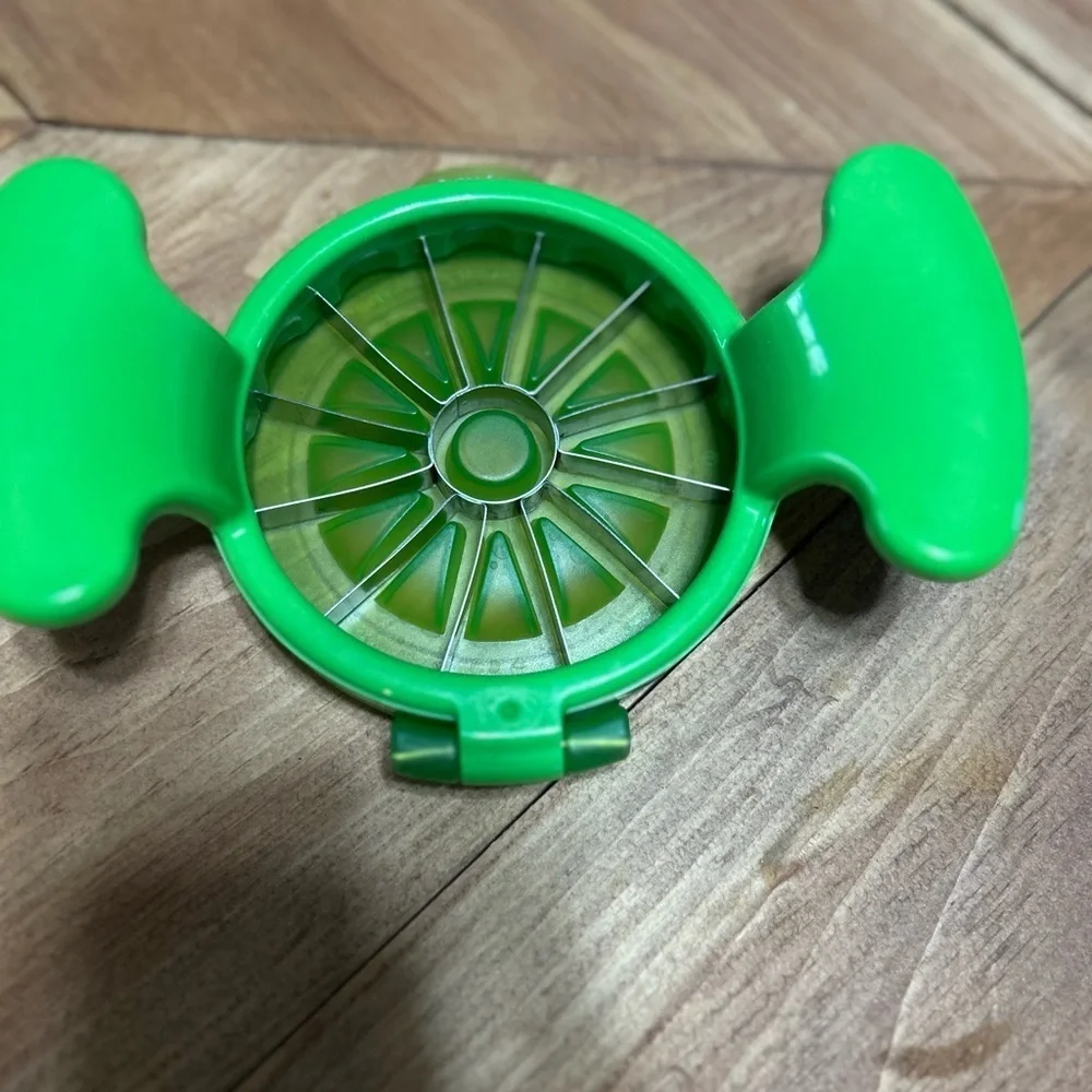 Vibrant Green Apple Slicer by [Brand]
